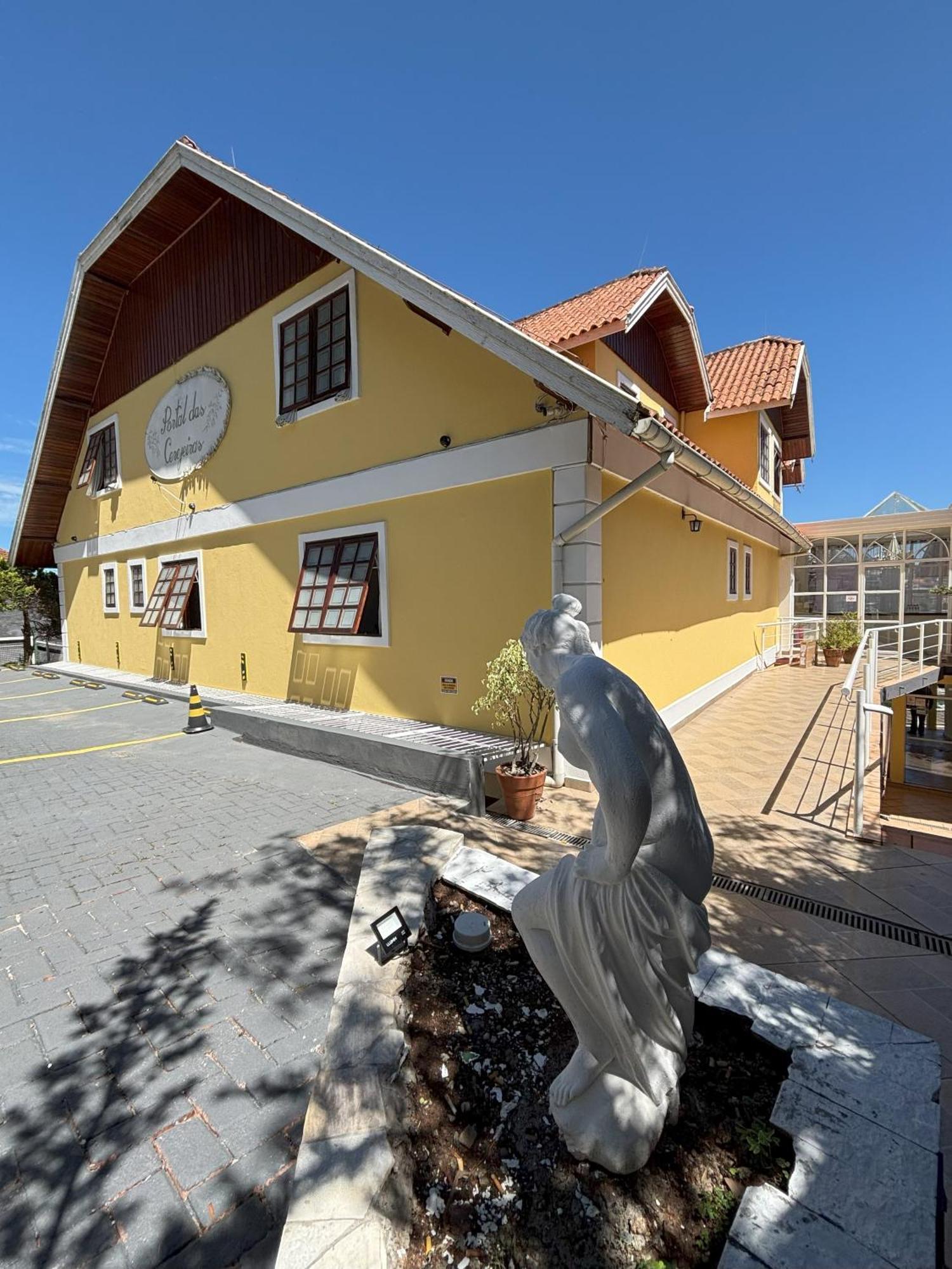 Pousada Portal Das Cerejeiras - Be Happy Group Campos do Jordao Exterior photo